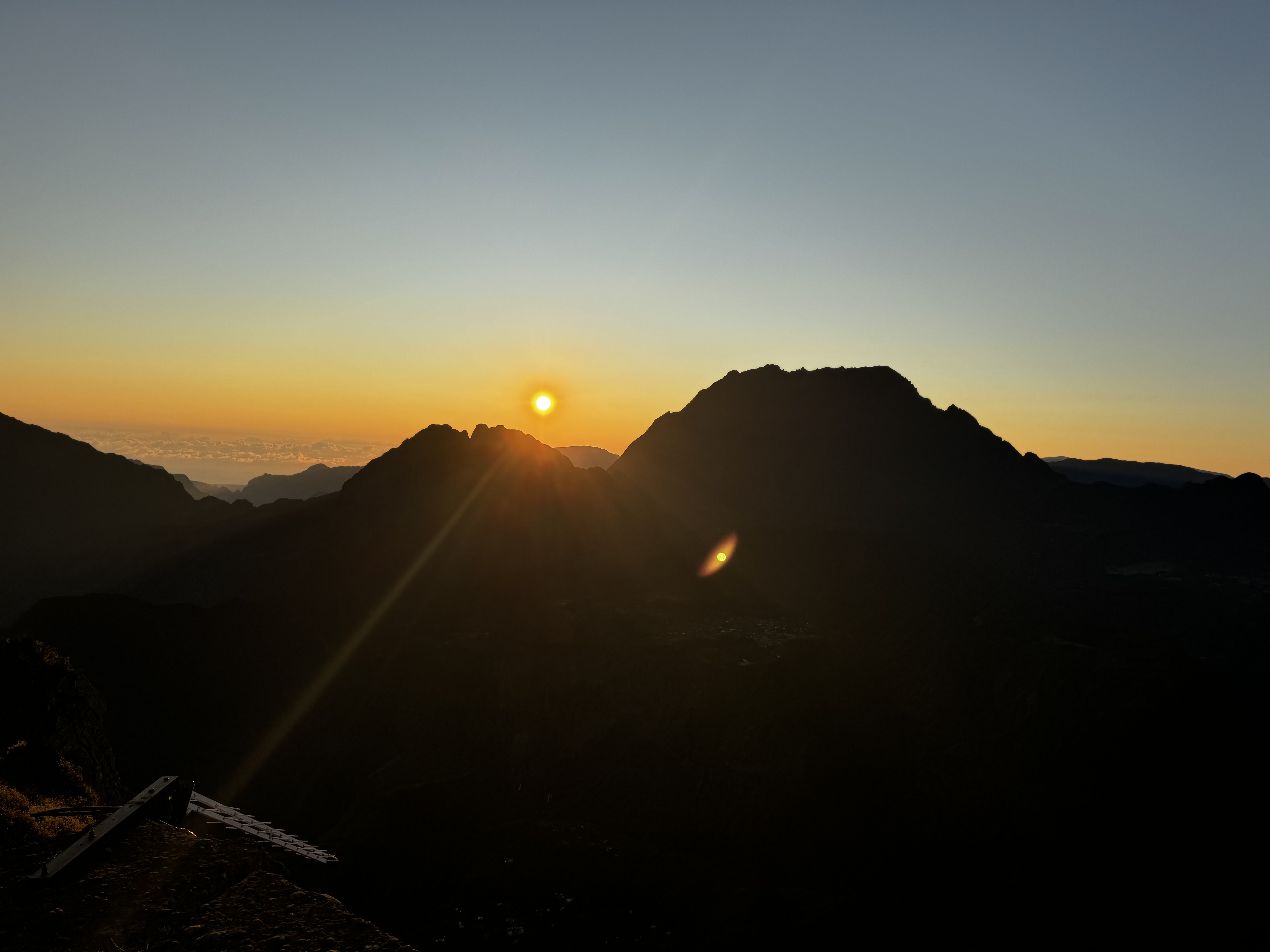 Levé du soleil sur le Maïdo